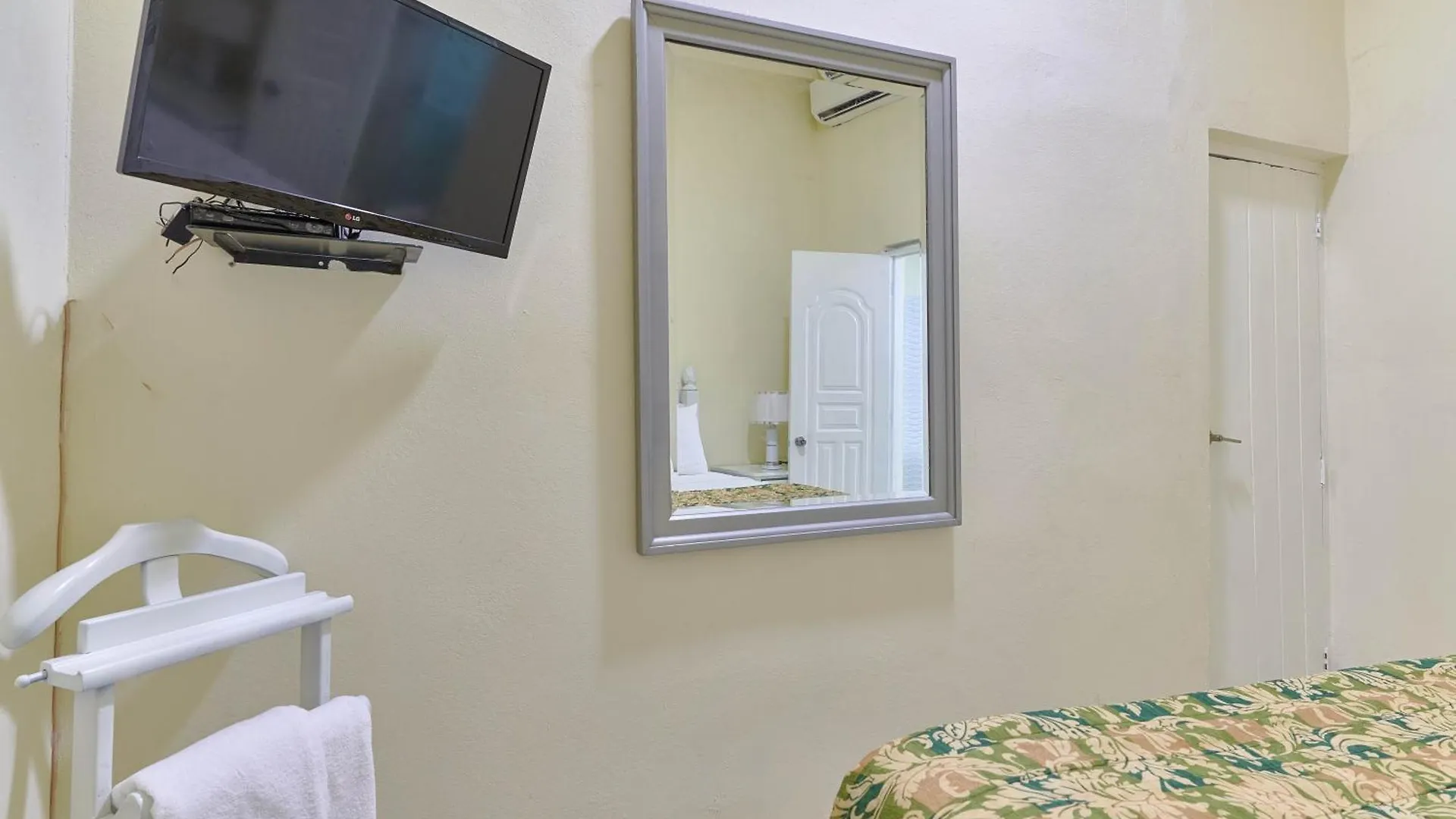 Hotel D'Cornelio سانتو دومينجو 5*,